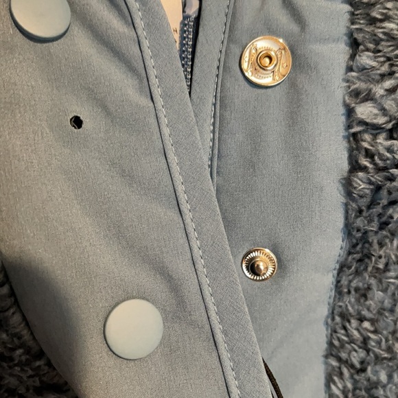 NEVERWORN. Woman’s soft blue button up vest. - Picture 9 of 11